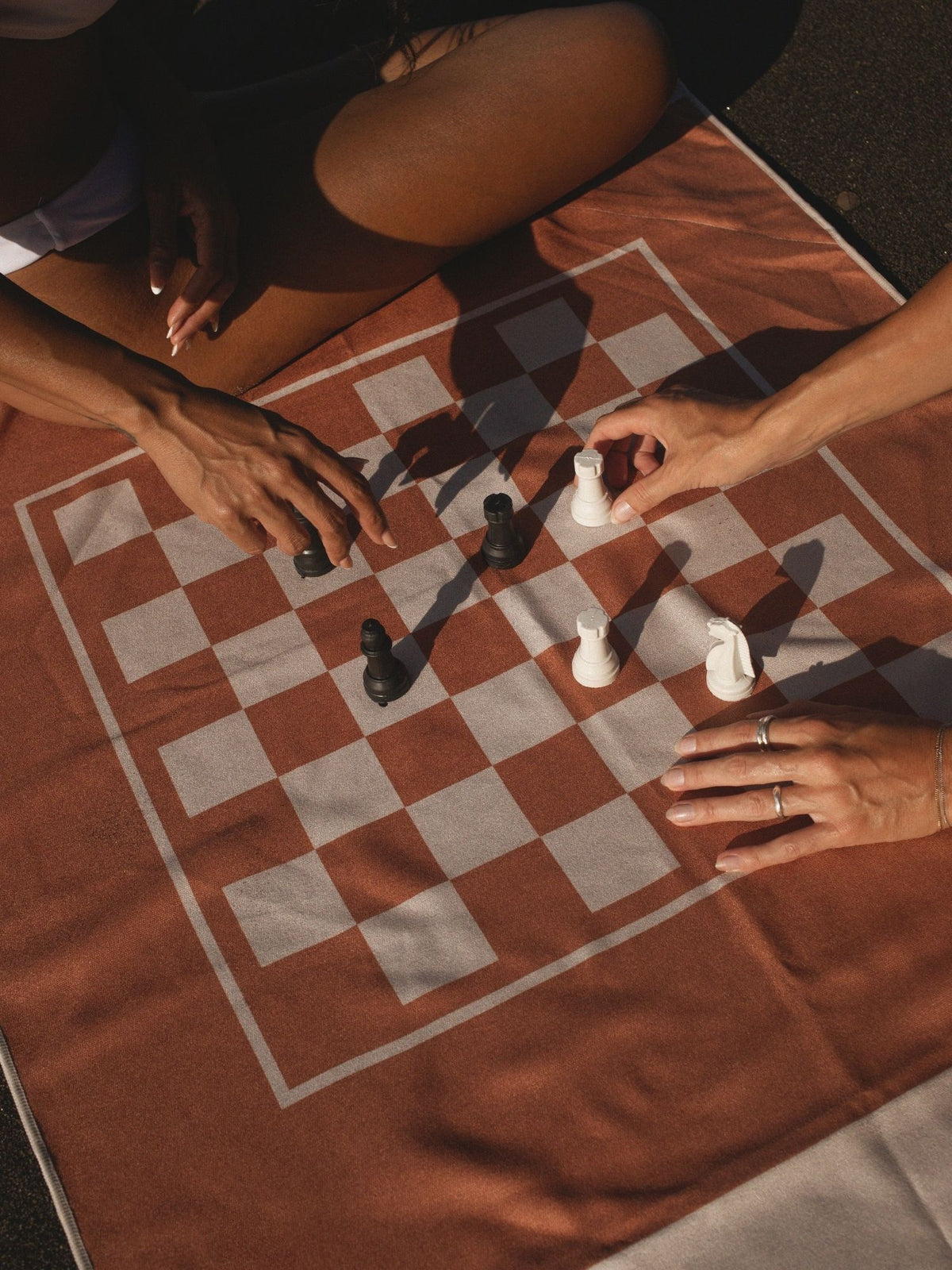 Play Me - Schnelltrocknendes Reise- und Strandtuch mit Geheimfach