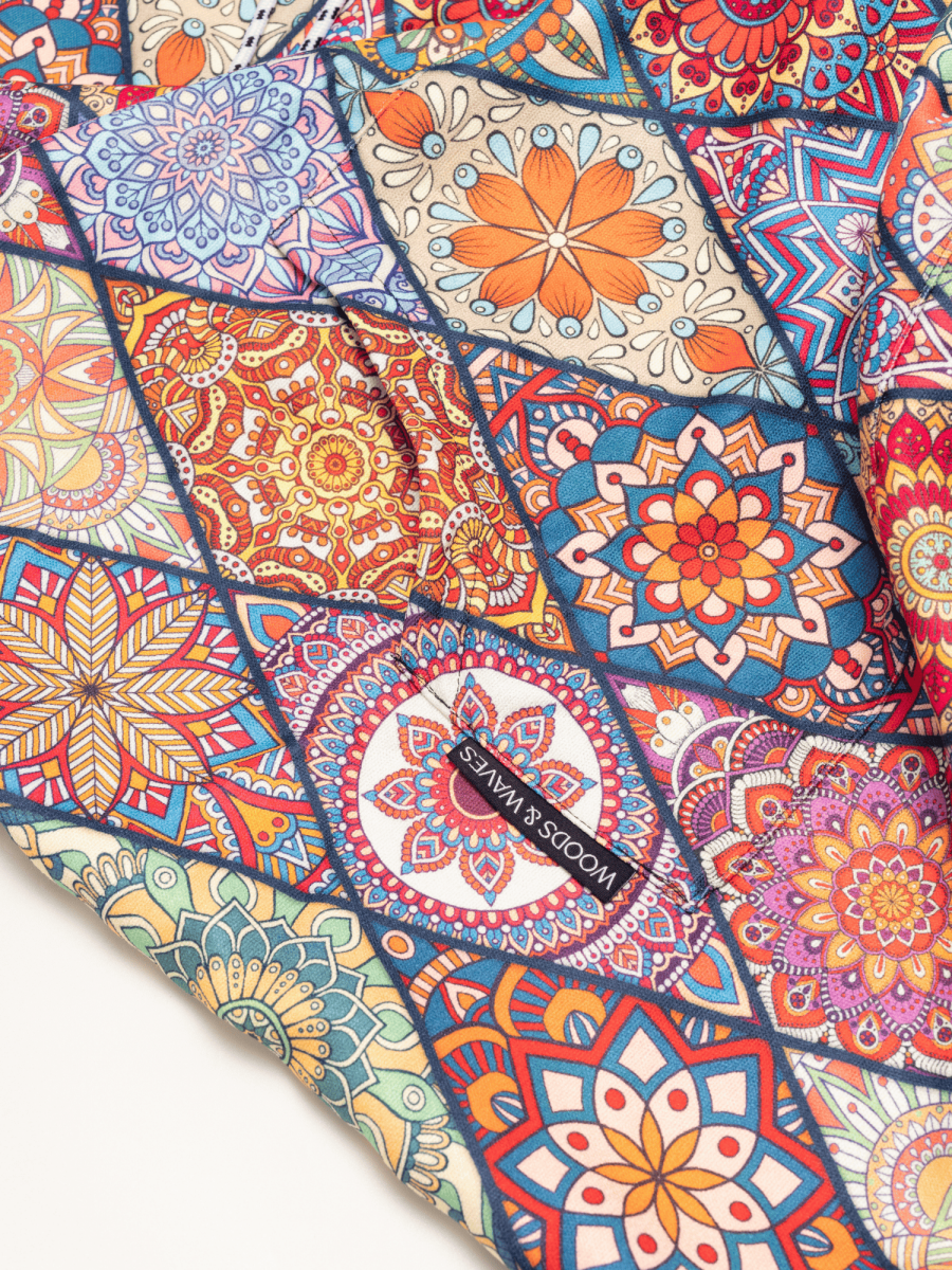 Badeponcho für Kinder (120cm - 150cm) - sanft zur Haut & extra schnell wieder trocken - aus Premium Mikrofaser - Mosaics - (ca. 6 - 12 Jahre) - woodsandwaves.co