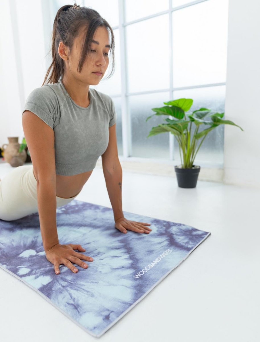 Batik Balance - Rutschfestes Yoga - Handtuch mit Silikon - Noppen - woodsandwaves.co
