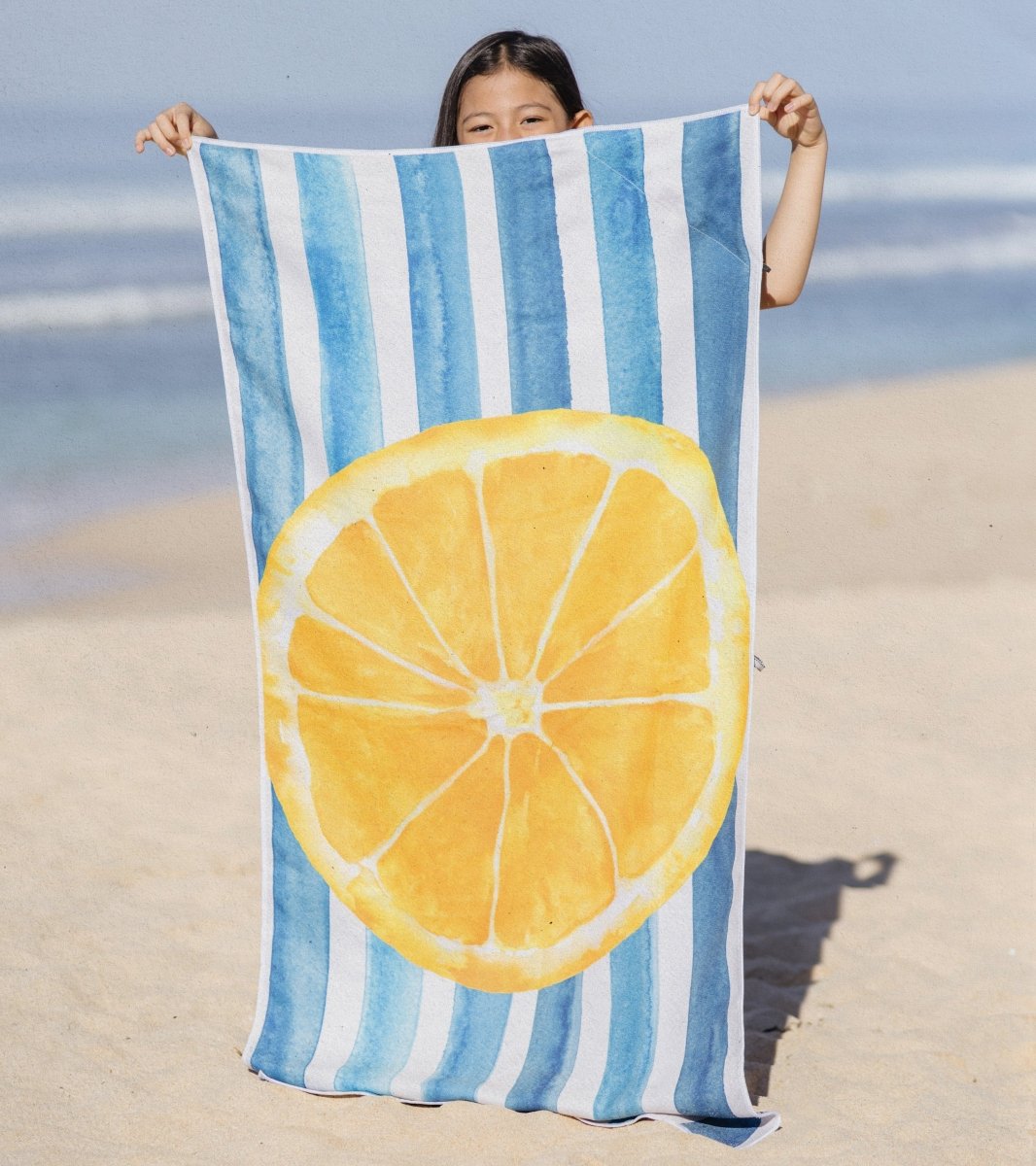 Blue & Juicy - Strandtuch für Kinder - schadstofffrei & sanft zur Haut - woodsandwaves.co
