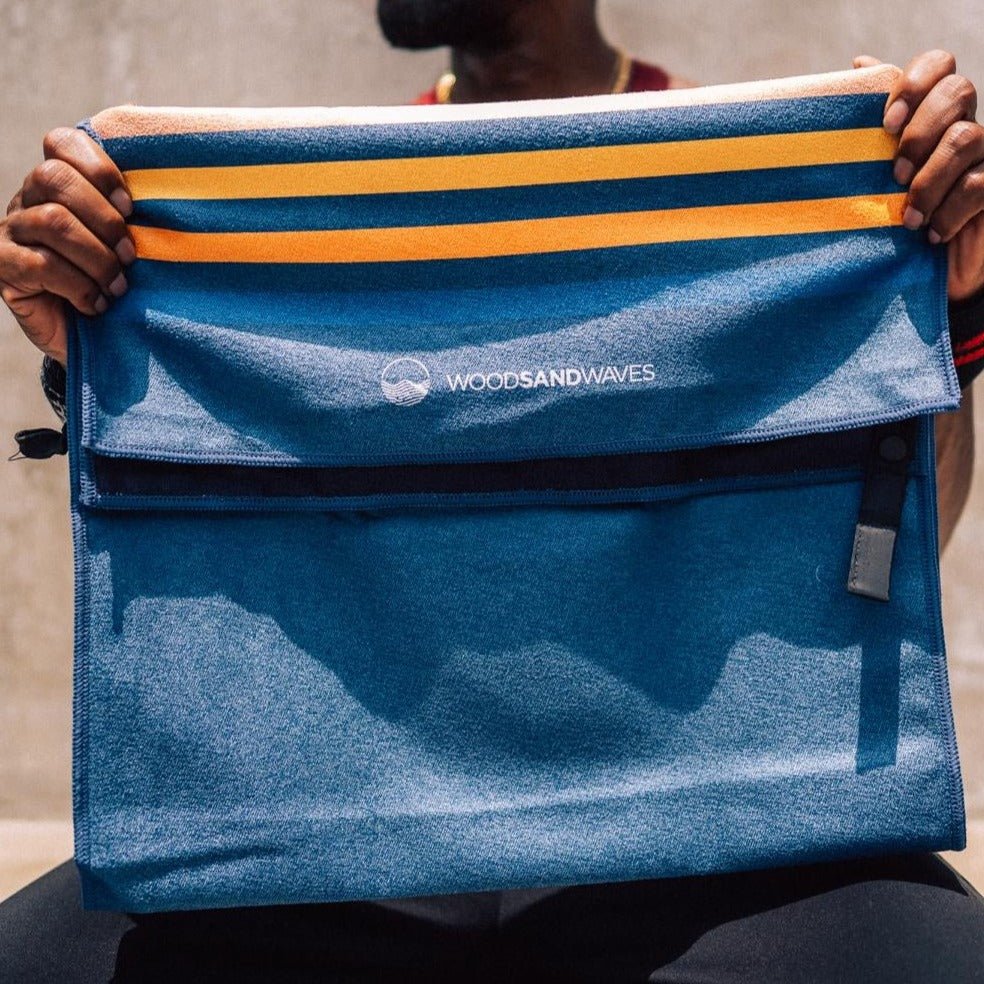 Calm Cruise - Sporthandtuch mit Magnet & Zipper - Tasche - woodsandwaves.co