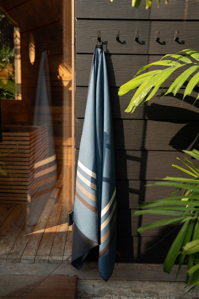 Calm Escape - Saunatuch aus Premium Mikrofaser (200 x 80 cm) - woodsandwaves.co