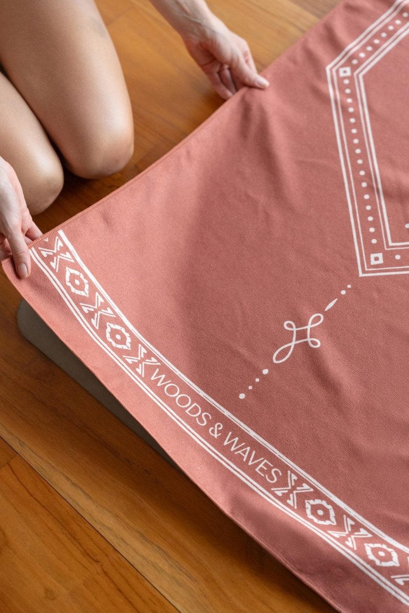 Celestia - Rutschfestes Yoga-Handtuch mit Silikon-Noppen - woodsandwaves.co