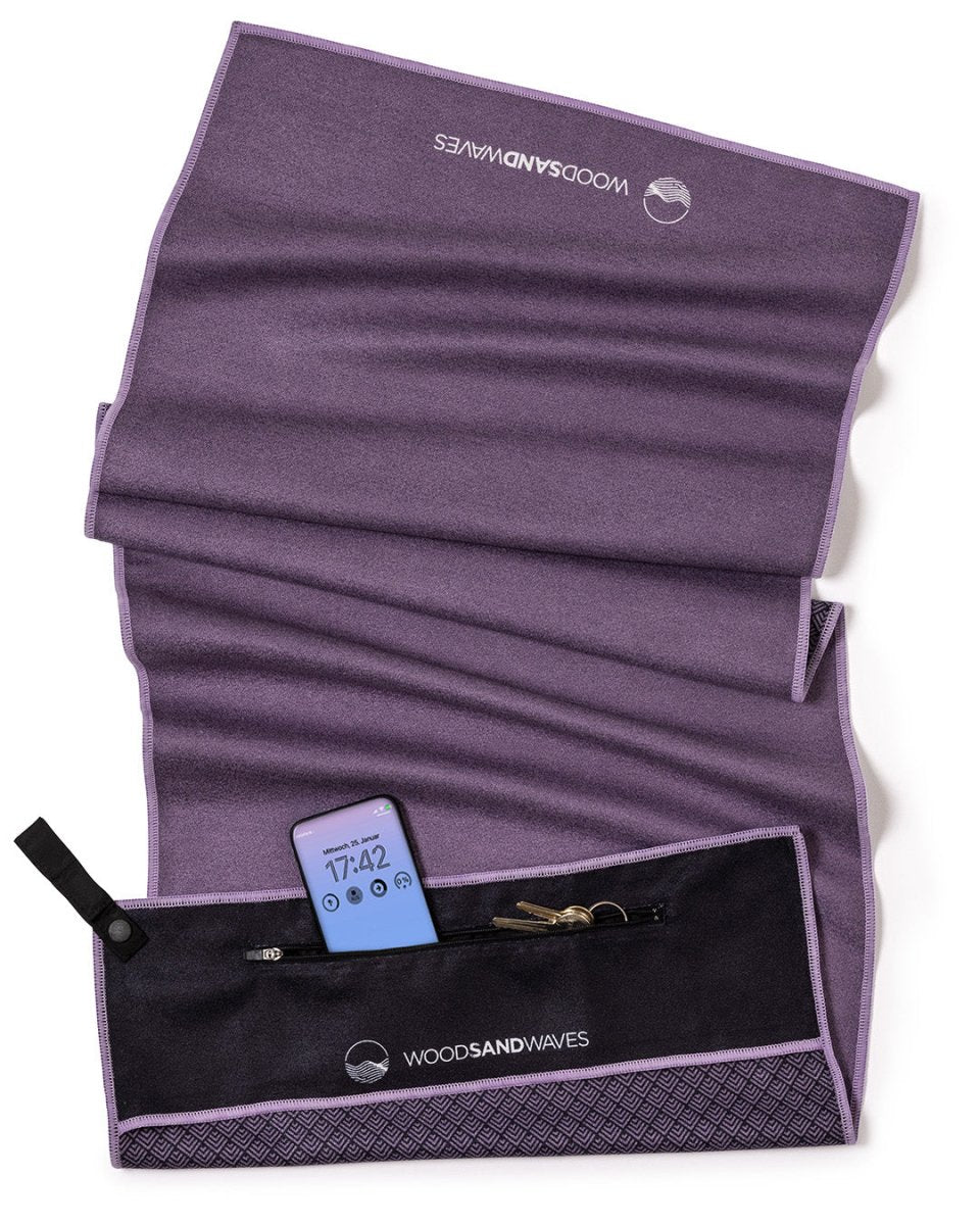 Clear Purple - Sporthandtuch mit Magnet & Zipper - Tasche - woodsandwaves.co