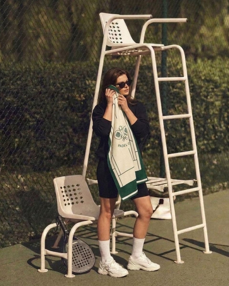 Court Vibes – Handtuch für Tennis & Padel | LiteLayerPro Mikrofaser - woodsandwaves.co