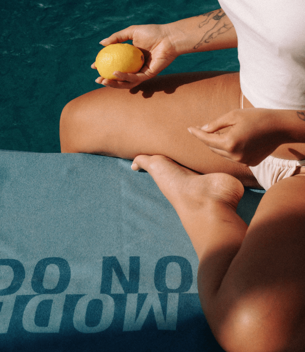 Do Not Disturb - Schnelltrocknendes Reise - und Strandtuch mit Geheimfach - woodsandwaves.co