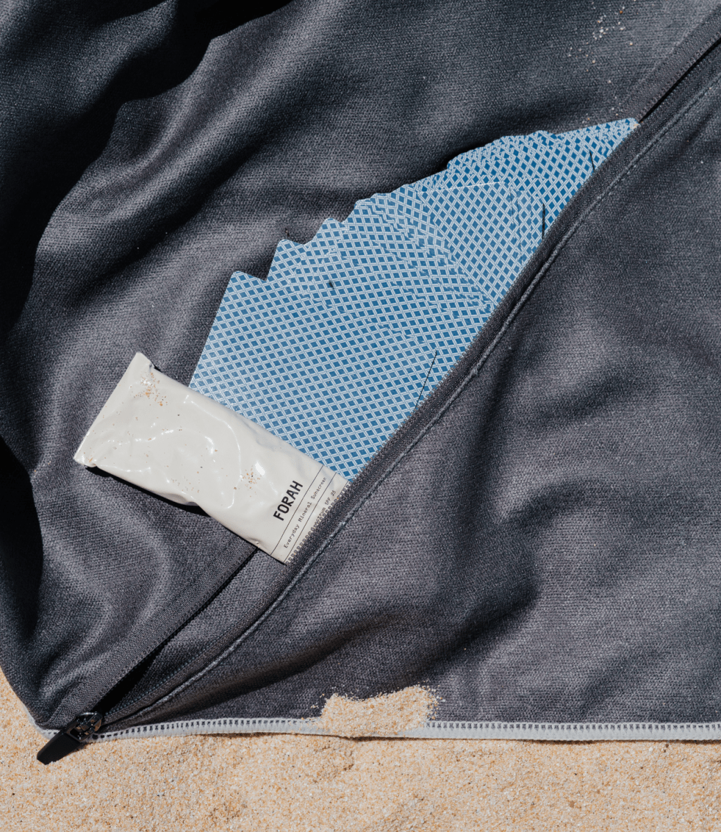 Do Not Disturb - Schnelltrocknendes Reise - und Strandtuch mit Geheimfach - woodsandwaves.co