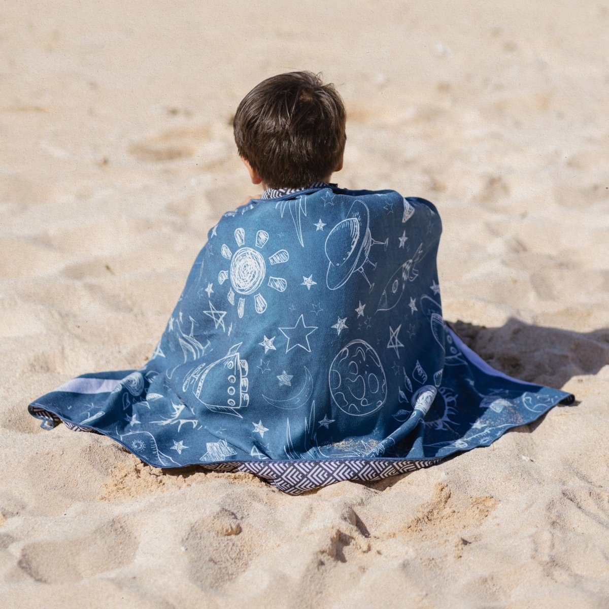 Galaxy Quest - Strandtuch für Kinder - schadstofffrei & sanft zur Haut - woodsandwaves.co
