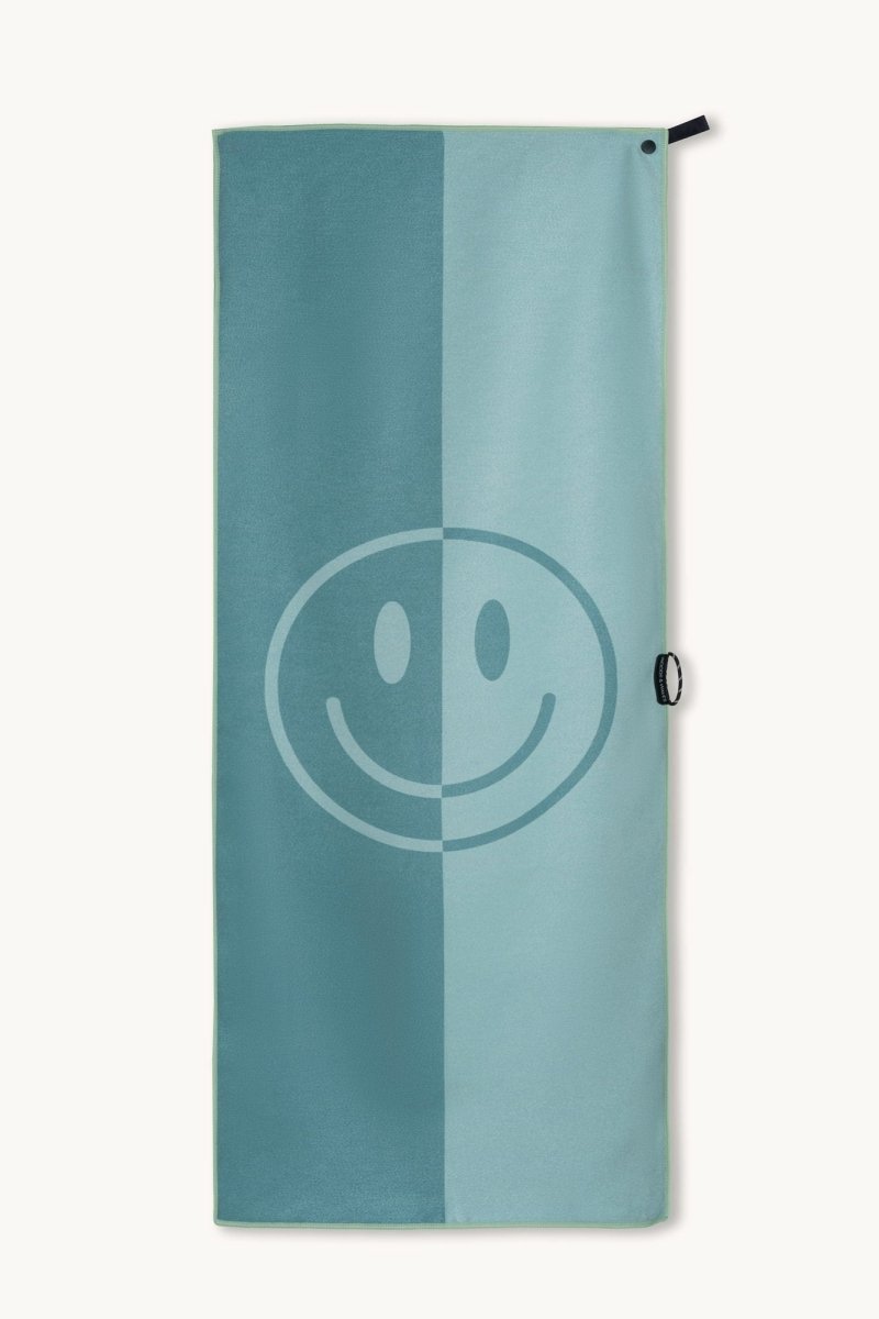 Good Mood - Sporthandtuch mit Magnet & Zipper-Tasche - woodsandwaves.co