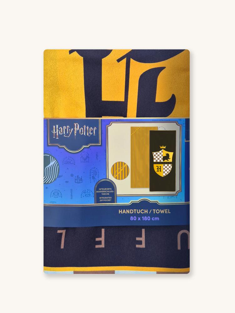 Hufflepuff Strandtuch – Harry Potter x Woods & Waves – Schnelltrocknendes Strandtuch mit Geheimfach - woodsandwaves.co