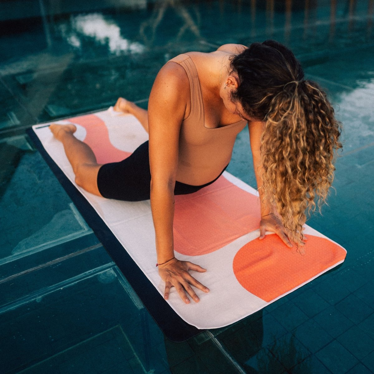 Inner Peace - Rutschfestes Yoga - Handtuch mit Silikon - Noppen - woodsandwaves.co