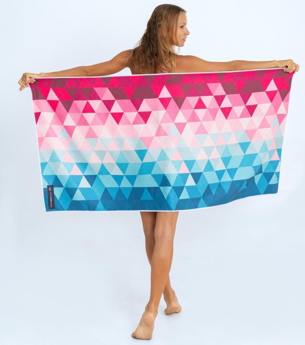 Kaleidoscope - Duschhandtuch aus Premium Mikrofaser - angenehm auf der Haut - woodsandwaves.co
