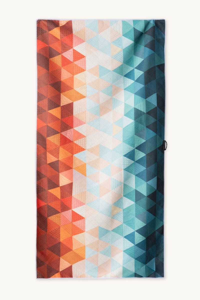 Kaleidoscope Orange - Duschhandtuch aus Premium Mikrofaser - angenehm auf der Haut - woodsandwaves.co