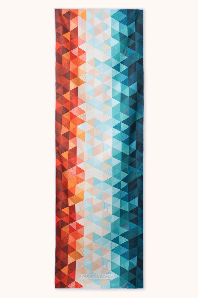 Kaleidoscope Orange - Rutschfestes Yoga - Handtuch mit Silikon - Noppen - woodsandwaves.co