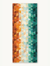 Kaleidoscope Orange - Schnelltrocknendes Reise - und Strandtuch mit Geheimfach - woodsandwaves.co