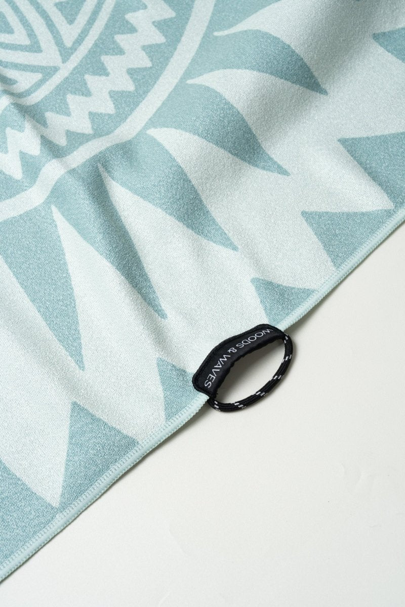 Mint Charisma - Saunatuch aus Premium Mikrofaser (200 x 80 cm) - woodsandwaves.co