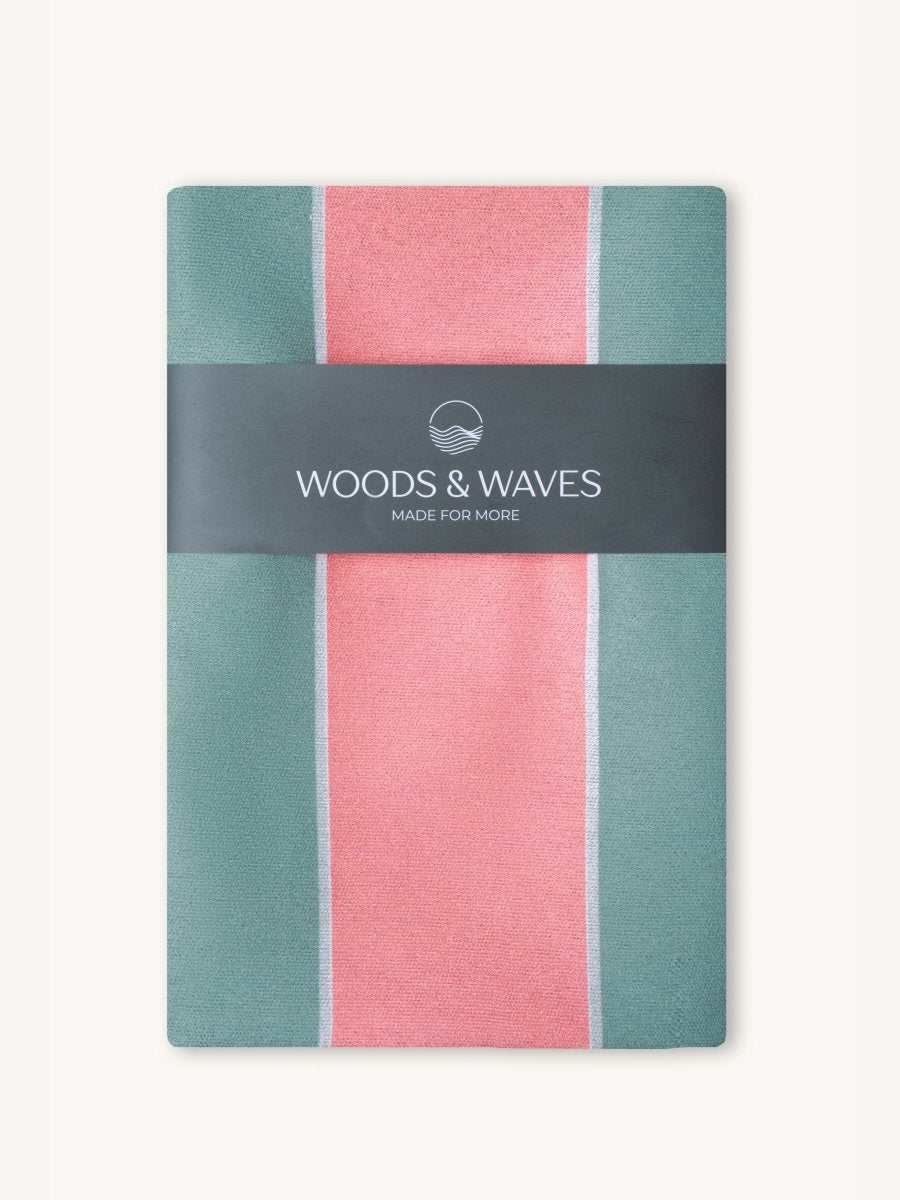 Minty Coast - Schnelltrocknendes Reise - und Strandtuch mit Geheimfach - woodsandwaves.co