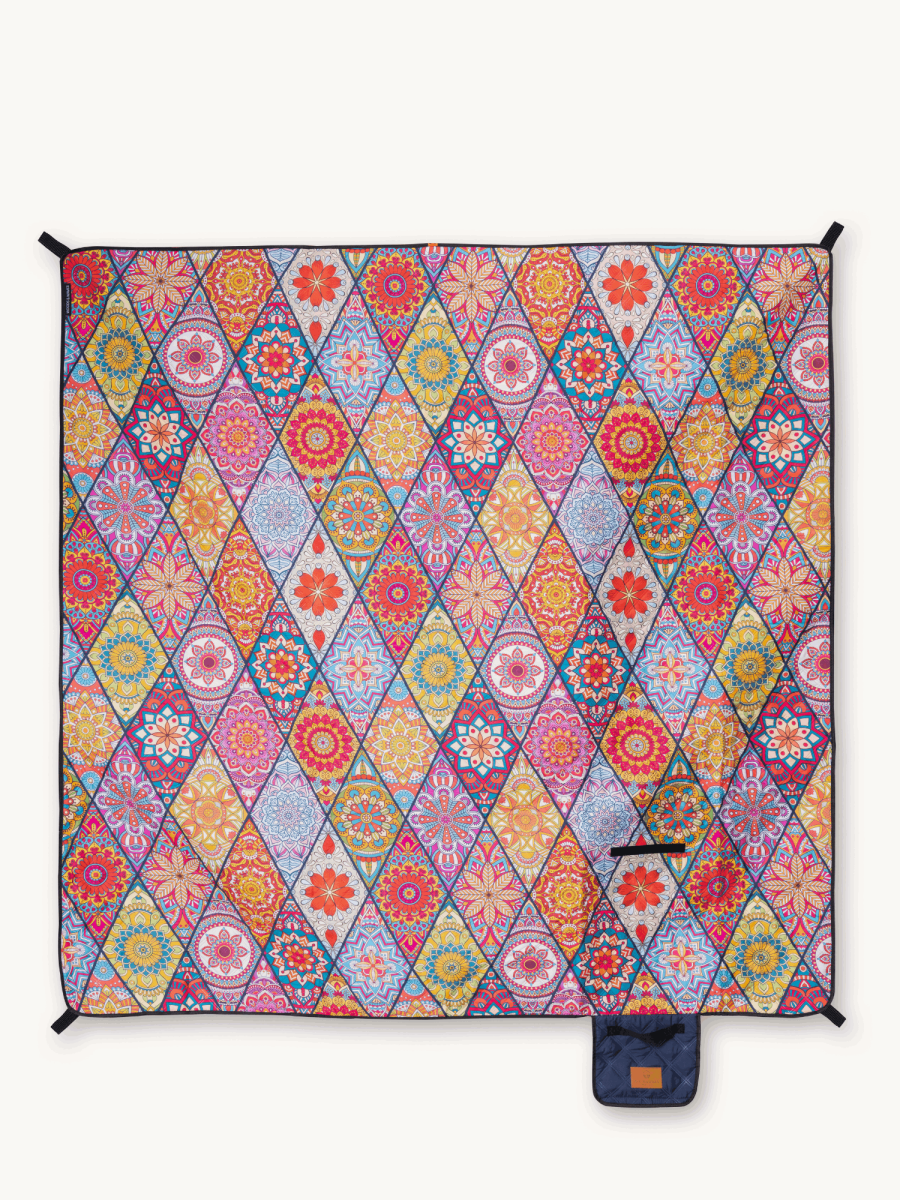 Mosaics - Picknick - und Stranddecke (isoliert) 200 x 200 cm - XXL Picknickmatte aus recyceltem PET - wasserdicht und wärmend - woodsandwaves.co