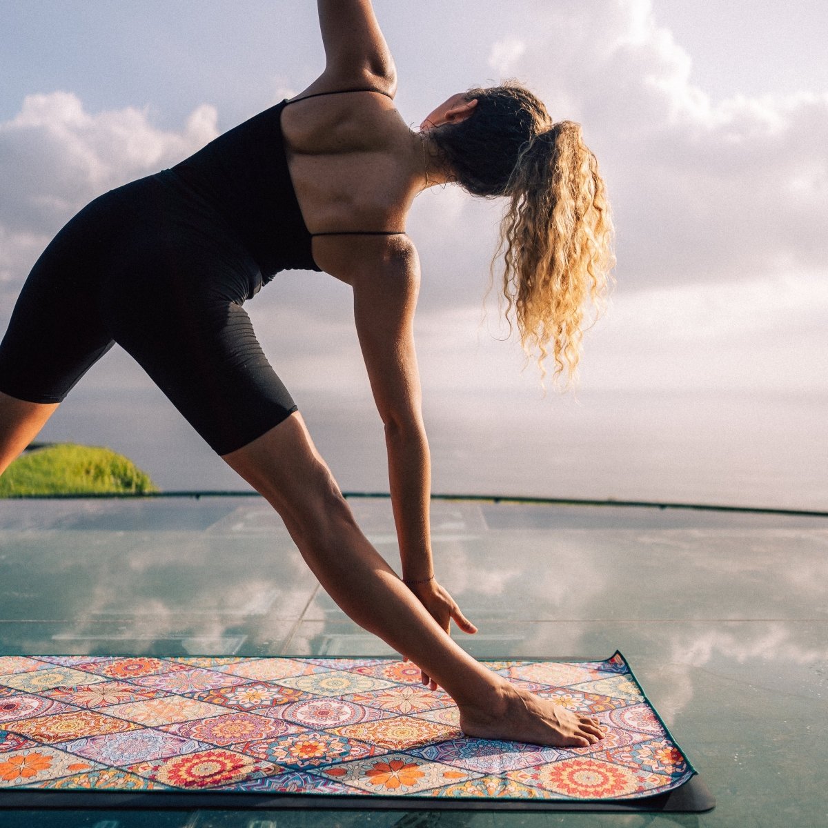 Mosaics - Rutschfestes Yoga - Handtuch mit Silikon - Noppen - woodsandwaves.co