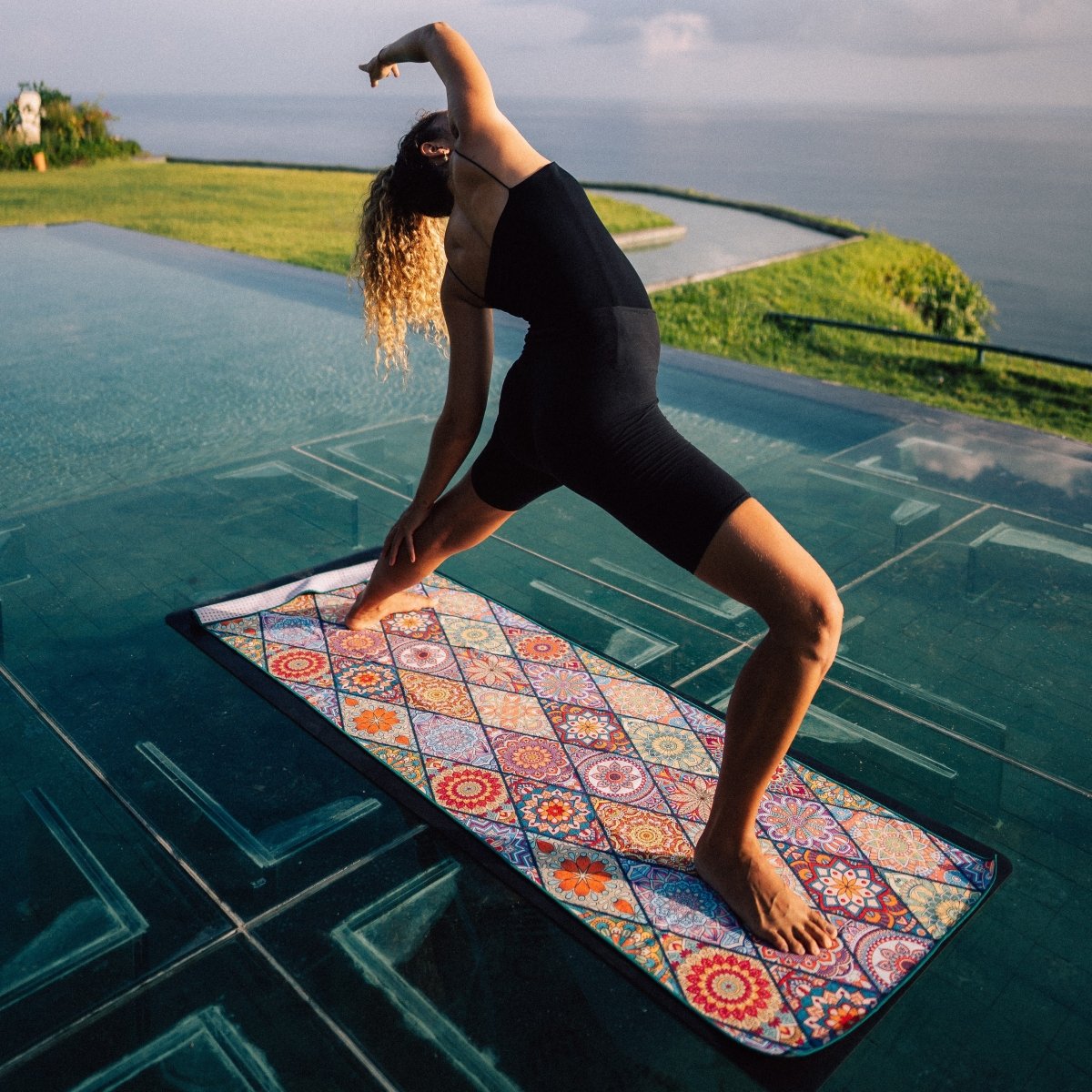 Mosaics - Rutschfestes Yoga - Handtuch mit Silikon - Noppen - woodsandwaves.co