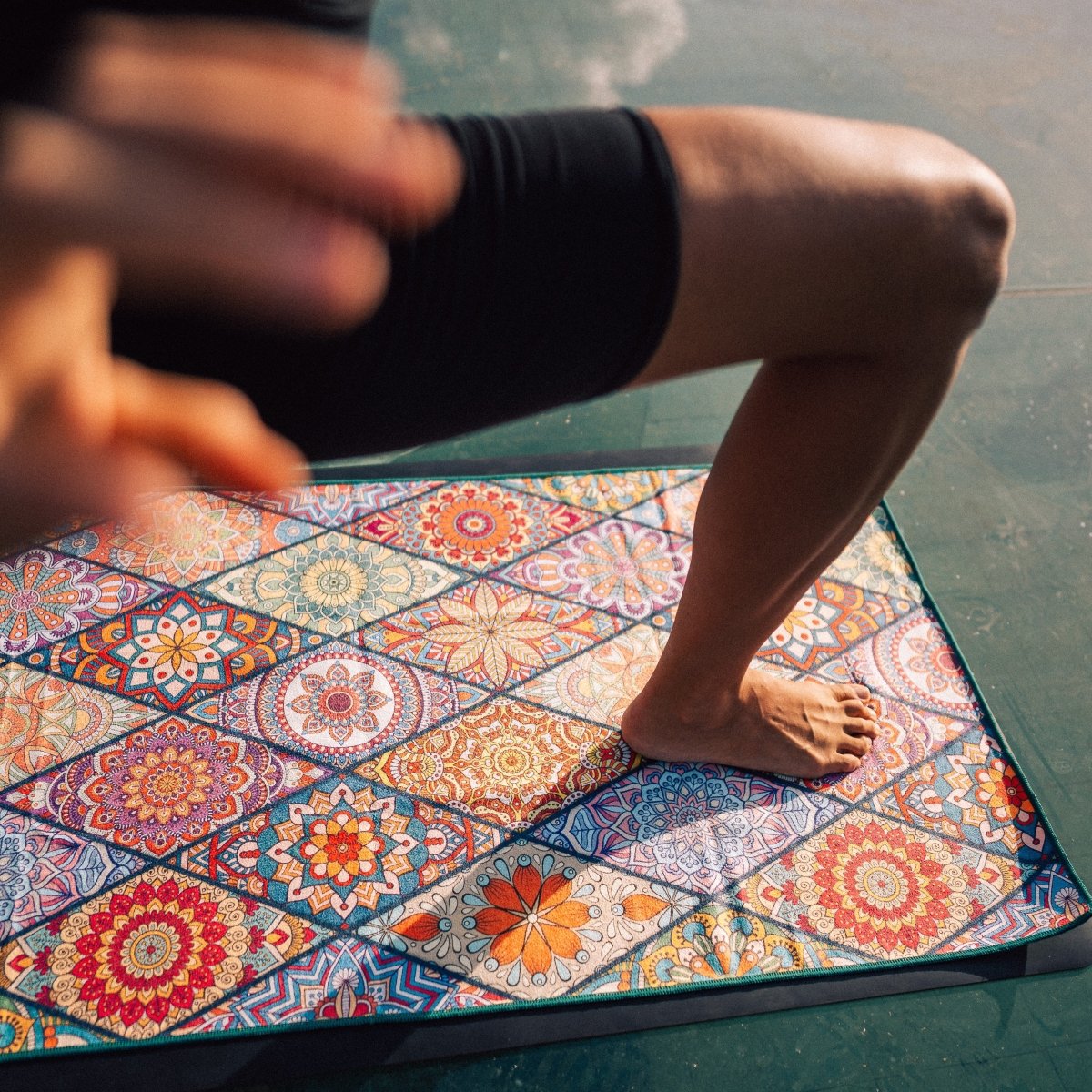 Mosaics - Rutschfestes Yoga - Handtuch mit Silikon - Noppen - woodsandwaves.co