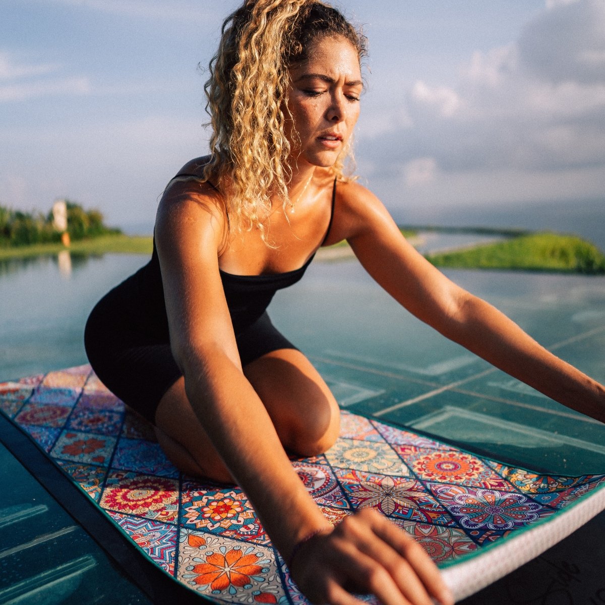 Mosaics - Rutschfestes Yoga - Handtuch mit Silikon - Noppen - woodsandwaves.co