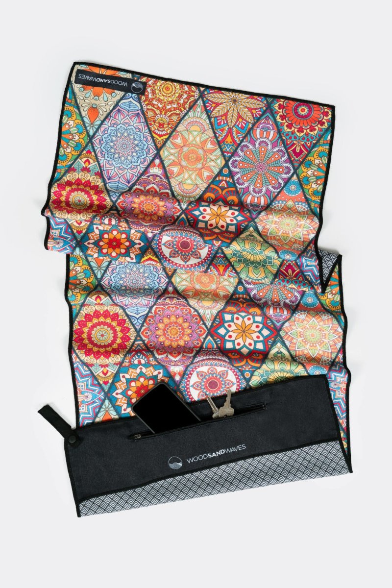 Mosaics - Sporthandtuch mit Magnet & Zipper - Tasche - woodsandwaves.co