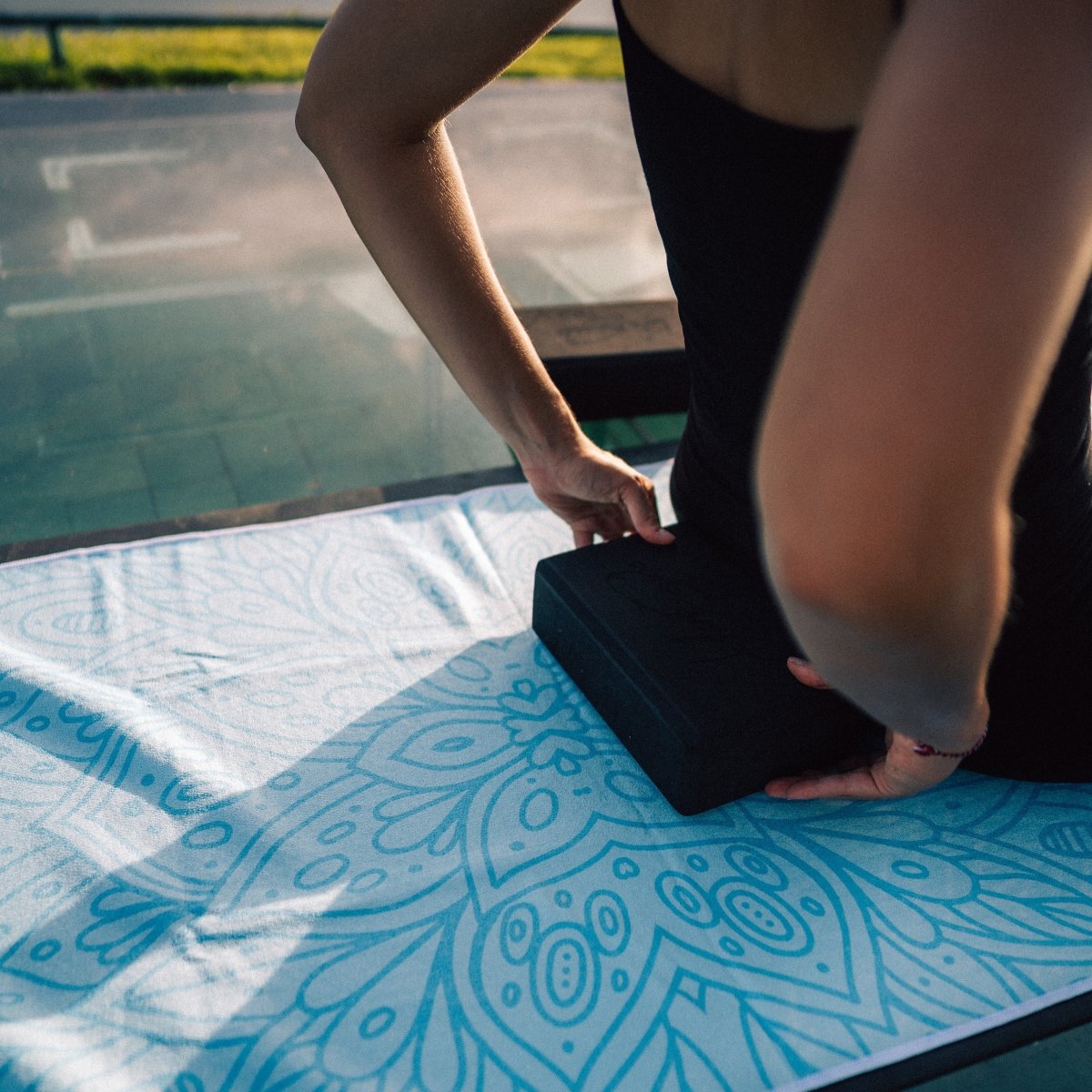 Mystic Mandala - Rutschfestes Yoga - Handtuch mit Silikon - Noppen - woodsandwaves.co