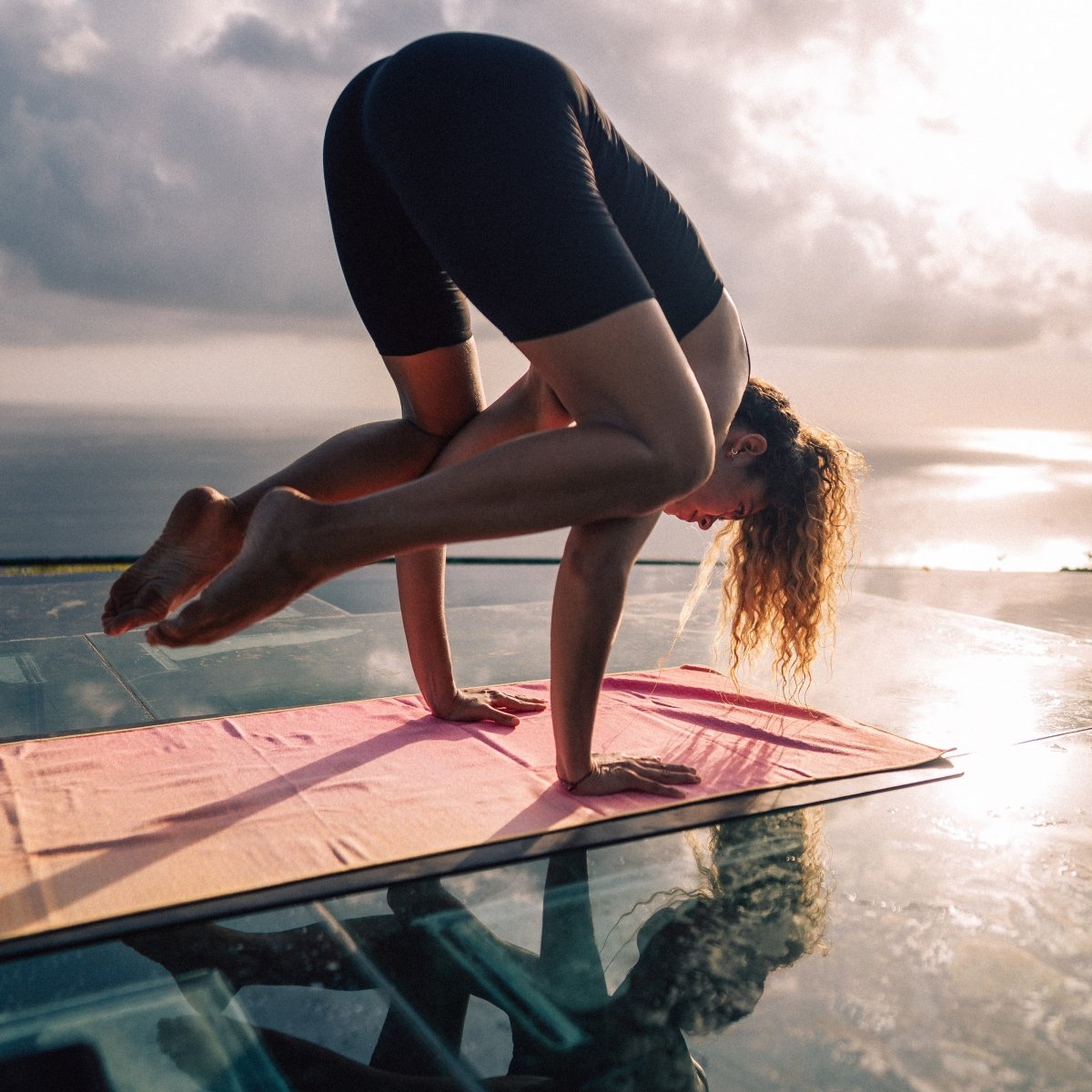 Peaceful Heaven - Rutschfestes Yoga - Handtuch mit Silikon - Noppen - woodsandwaves.co