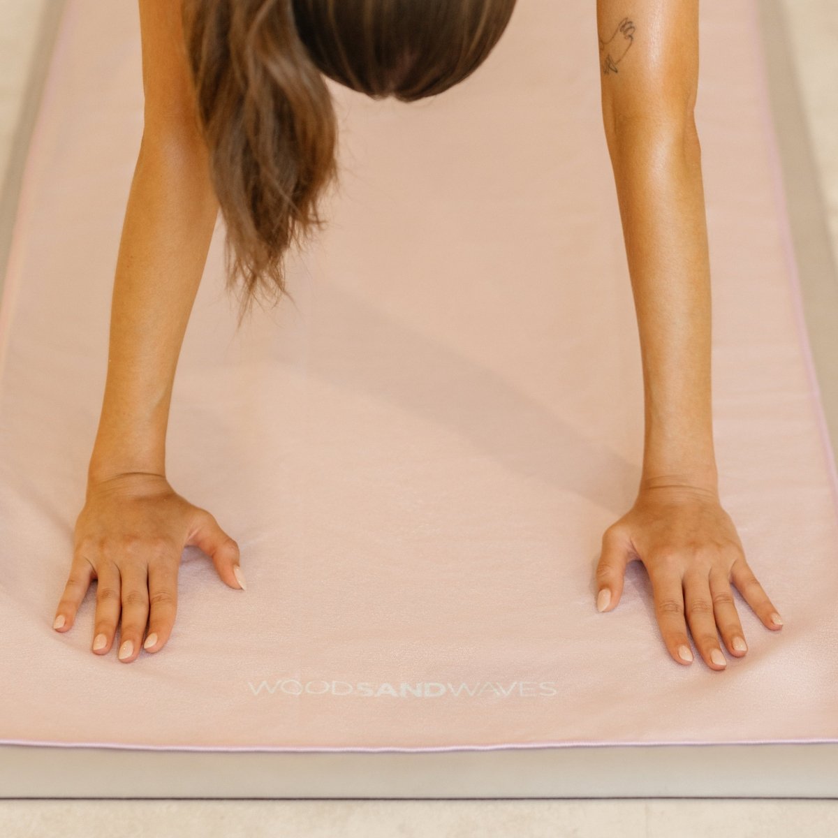 Pink Marshmallow - Rutschfestes Yoga - Handtuch mit Silikon - Noppen - woodsandwaves.co