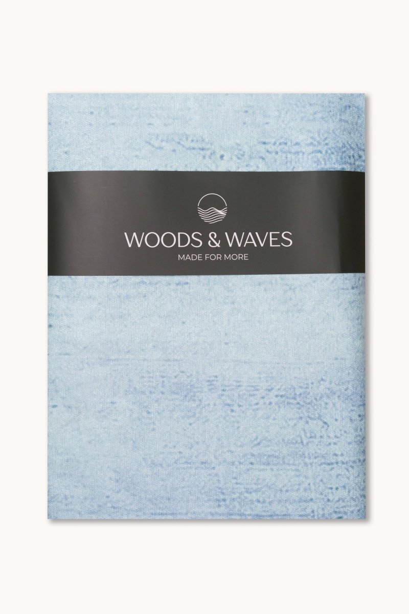 Pulse Blue - Rutschfestes Yoga-Handtuch mit Silikon-Noppen - woodsandwaves.co