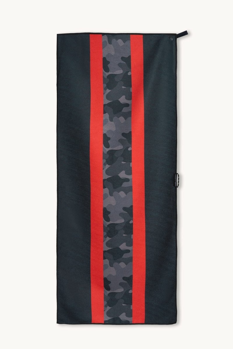 Redline - Sporthandtuch mit Magnet & Zipper-Tasche - woodsandwaves.co