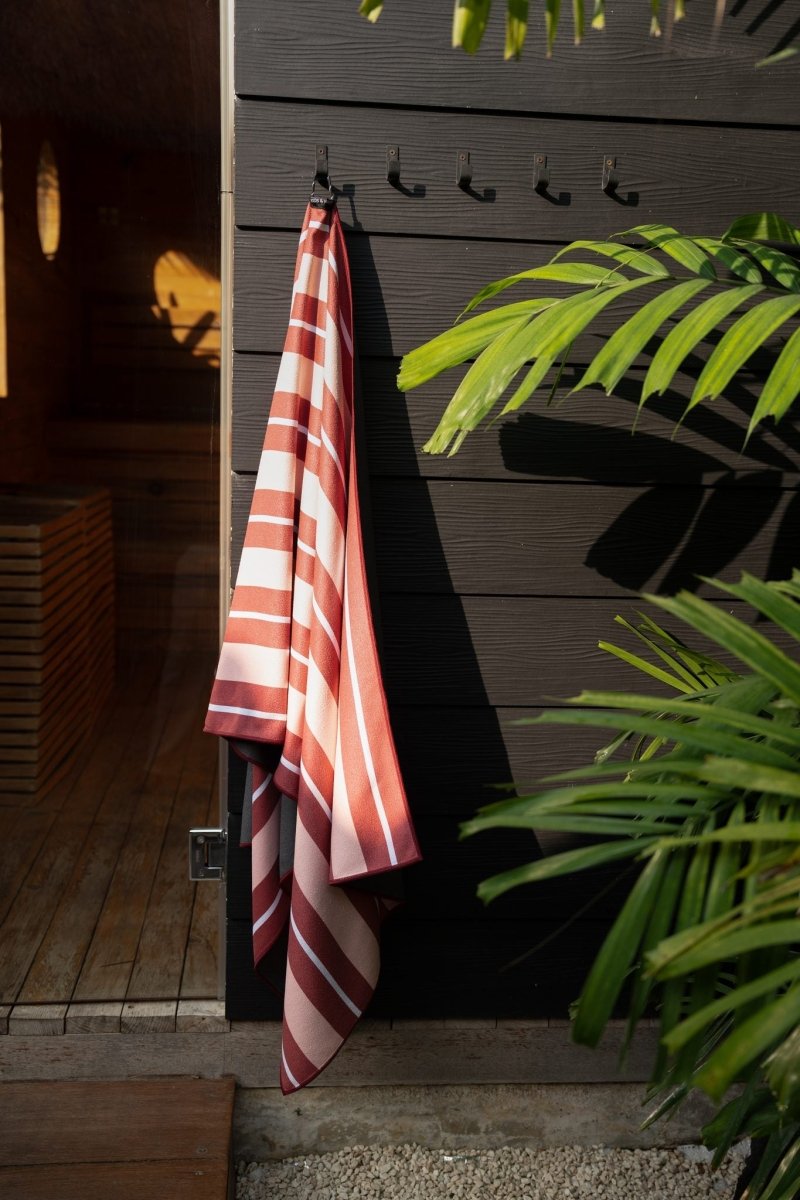 Rosella Stripes - Saunatuch aus Premium Mikrofaser (200 x 80 cm) - woodsandwaves.co
