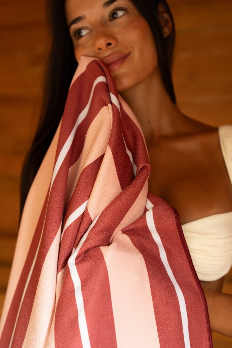 Rosella Stripes - Saunatuch aus Premium Mikrofaser (200 x 80 cm) - woodsandwaves.co