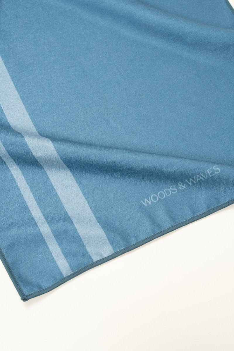 Sporthandtuch Lake mit Magnet & Zipper-Tasche - Premium Grip 2.0 - woodsandwaves.co