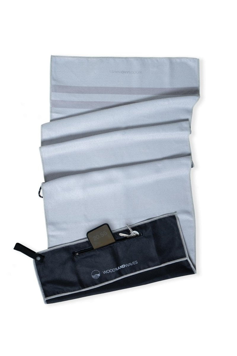 Stripes Glacier Grey - Sporthandtuch mit Magnet & Zipper - Tasche - woodsandwaves.co