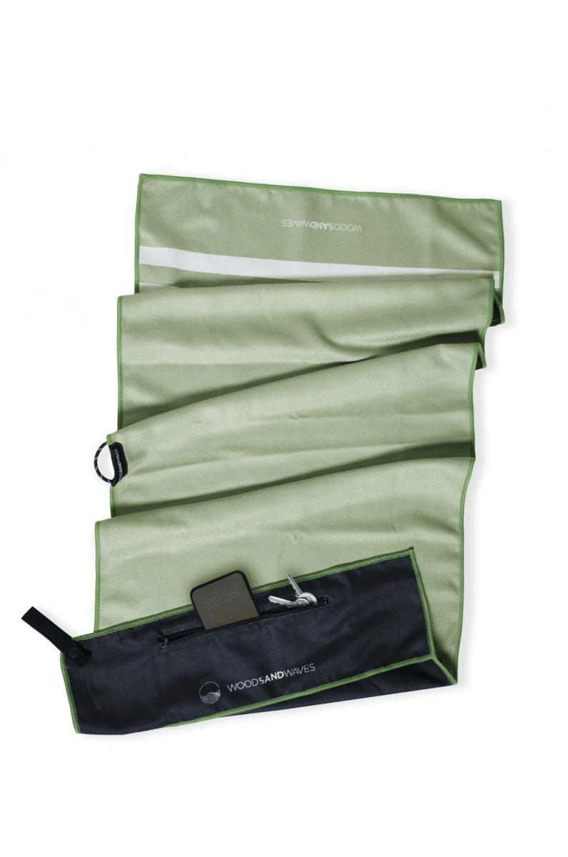 Stripes Green Matcha - Sporthandtuch mit Magnet & Zipper - Tasche - woodsandwaves.co
