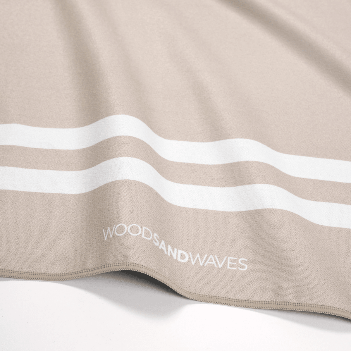 Stripes Moonbeam - Duschhandtuch aus Premium Mikrofaser - angenehm auf der Haut - woodsandwaves.co
