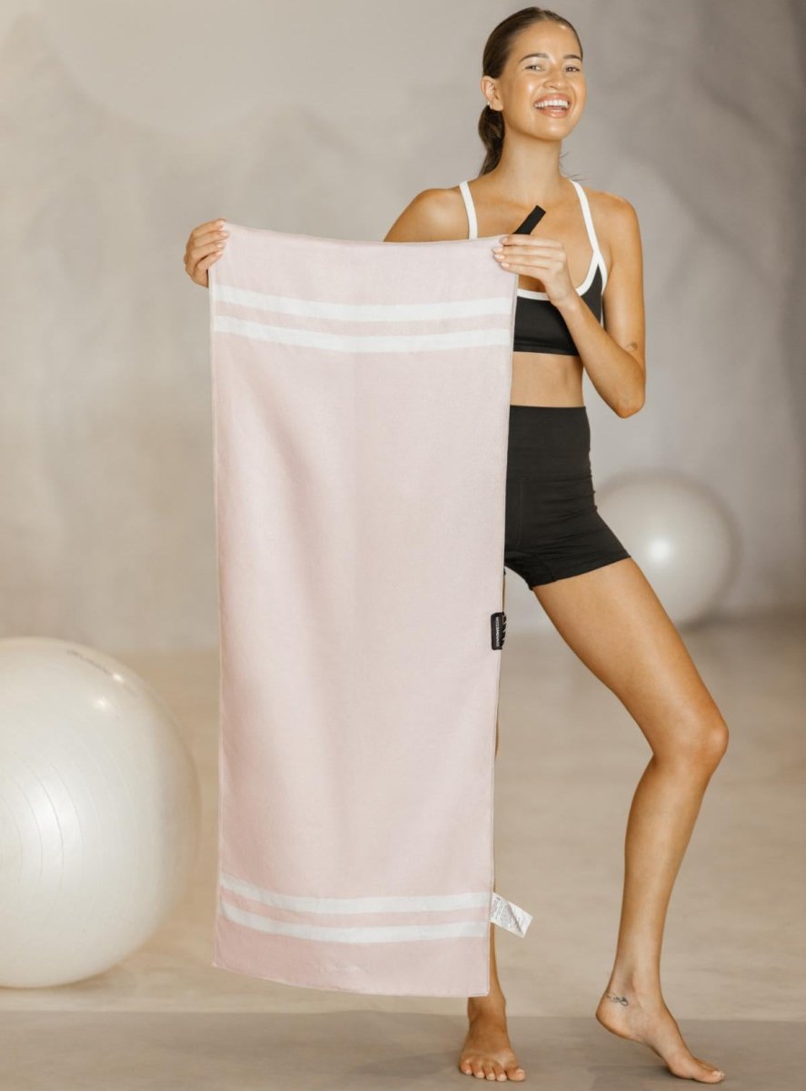 Stripes Pink Marshmallow - Sporthandtuch mit Magnet & Zipper - Tasche - woodsandwaves.co