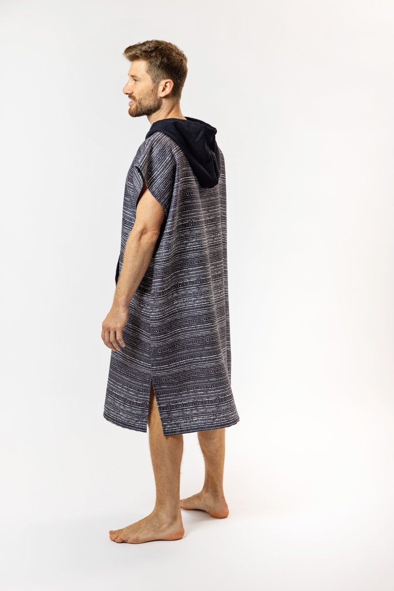 Surf - Poncho - für Frauen & Männer - aus schnelltrocknender und leichter Mikrofaser - woodsandwaves.co