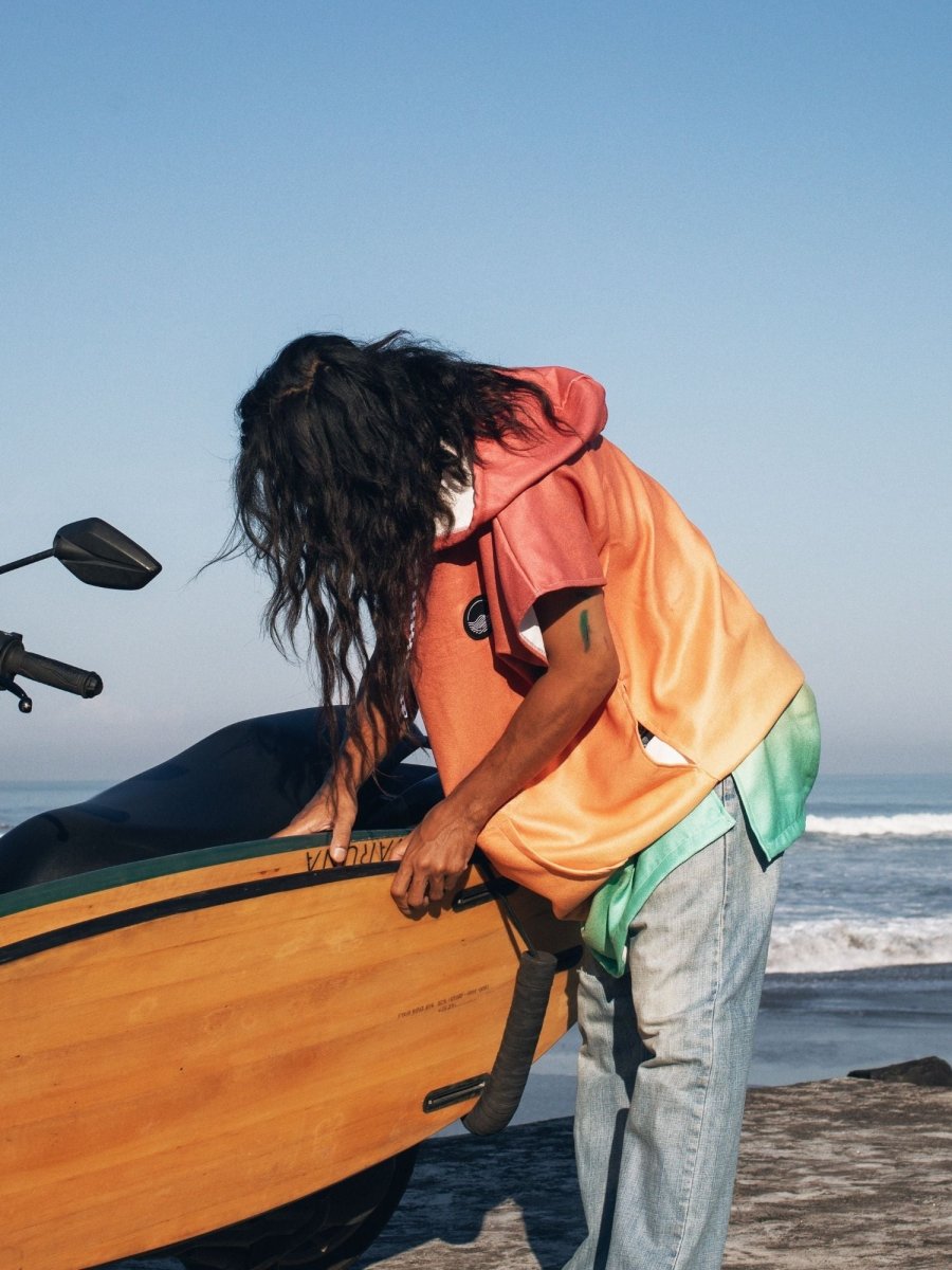 Surf - Poncho - für Frauen & Männer - aus schnelltrocknender und leichter Mikrofaser - Melon Glow - woodsandwaves.co