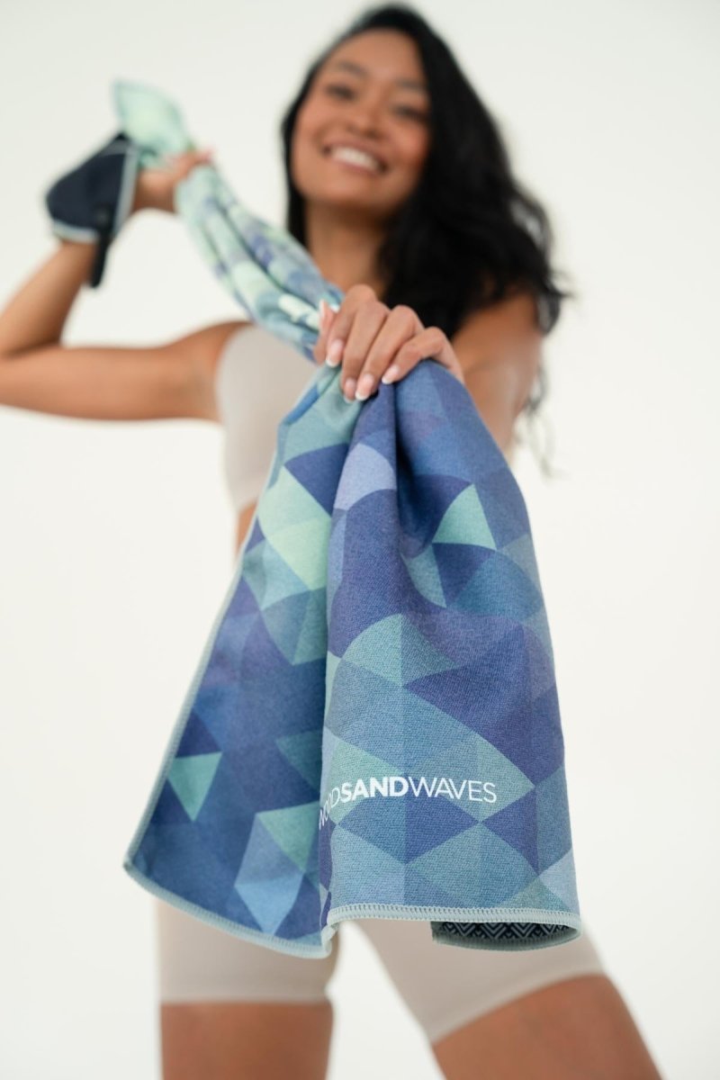 Trinity - Sporthandtuch mit Magnet & Zipper - Tasche - woodsandwaves.co