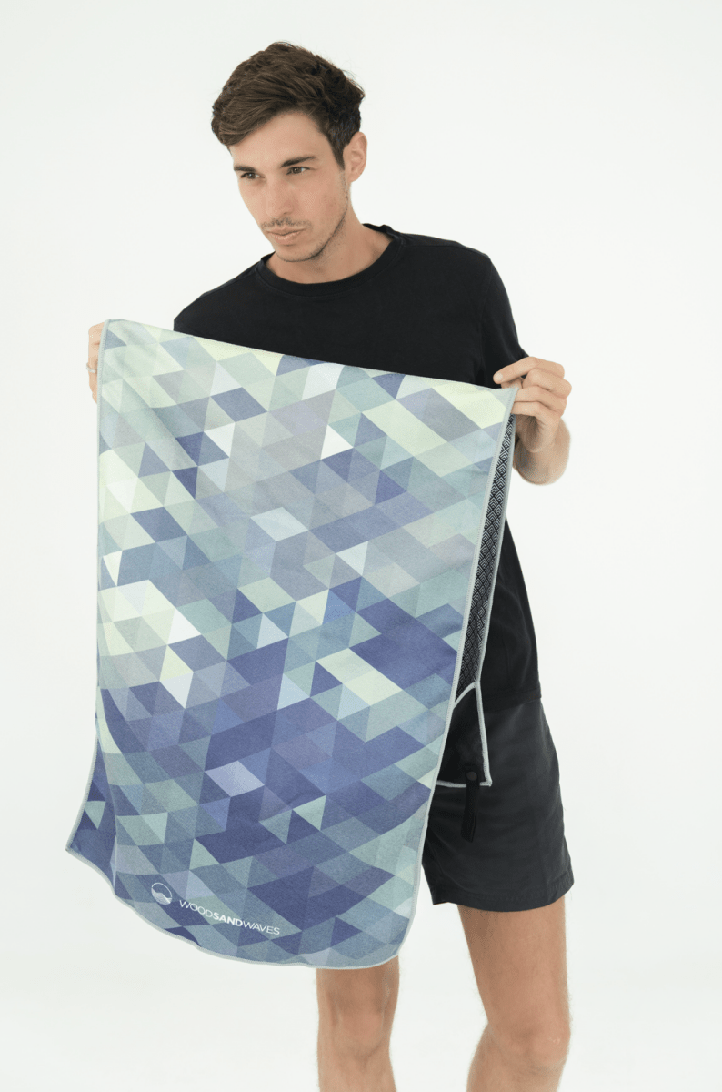 Trinity - Sporthandtuch mit Magnet & Zipper - Tasche - woodsandwaves.co