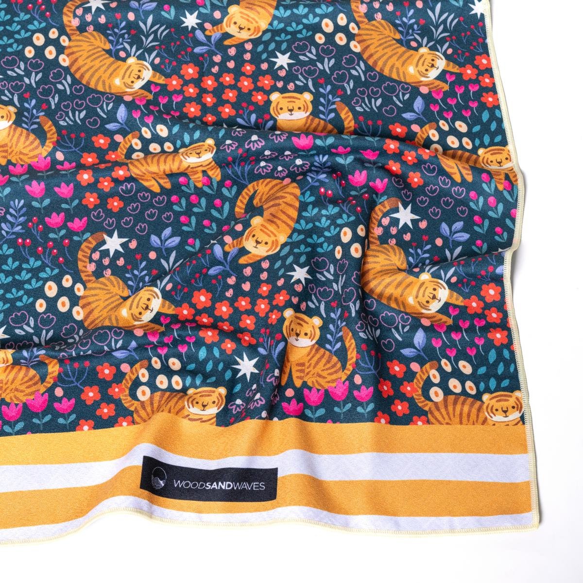 Tropical Tiger - Strandtuch für Kinder - schadstofffrei & sanft zur Haut - woodsandwaves.co