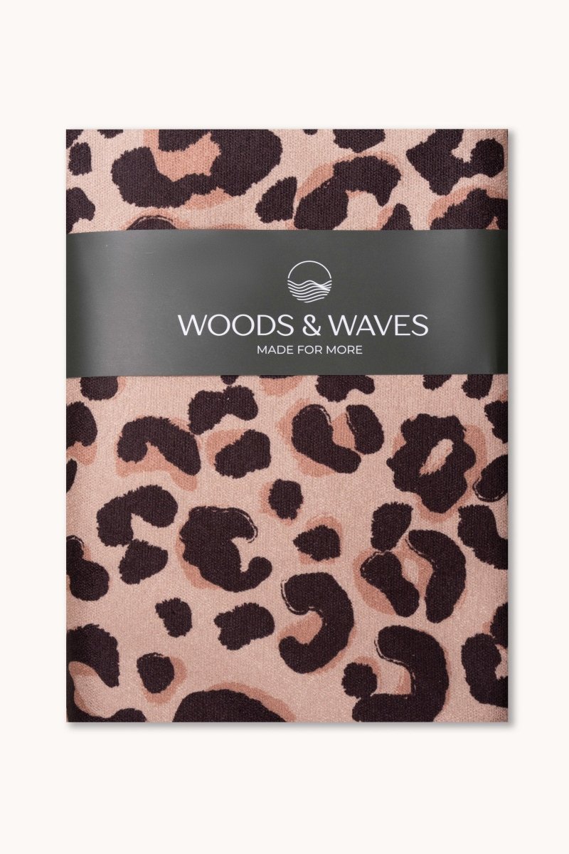 Wild Instinct - Rutschfestes Yoga-Handtuch mit Silikon-Noppen - woodsandwaves.co