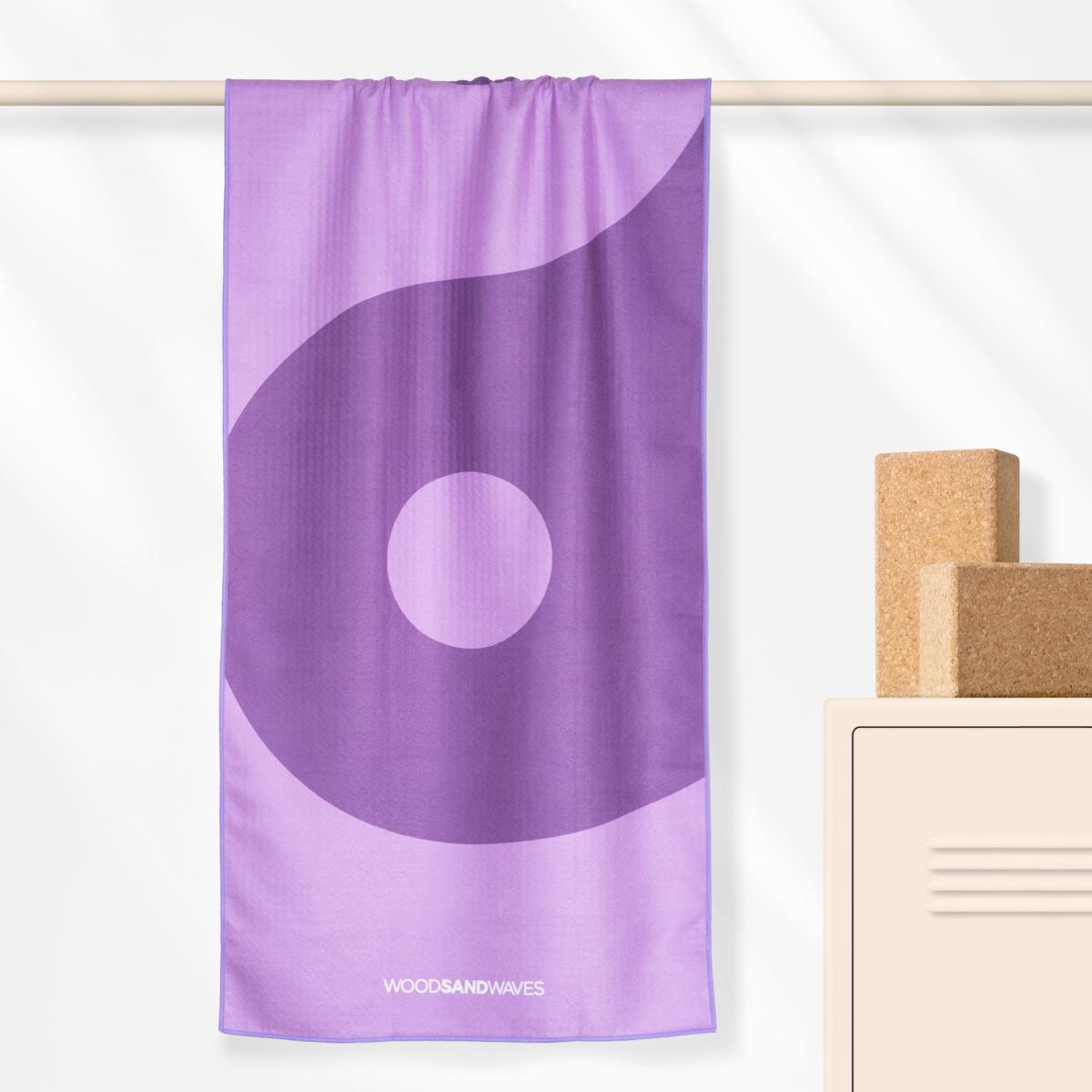 Yin & Yang Vio - Rutschfestes Yoga - Handtuch mit Silikon - Noppen - woodsandwaves.co