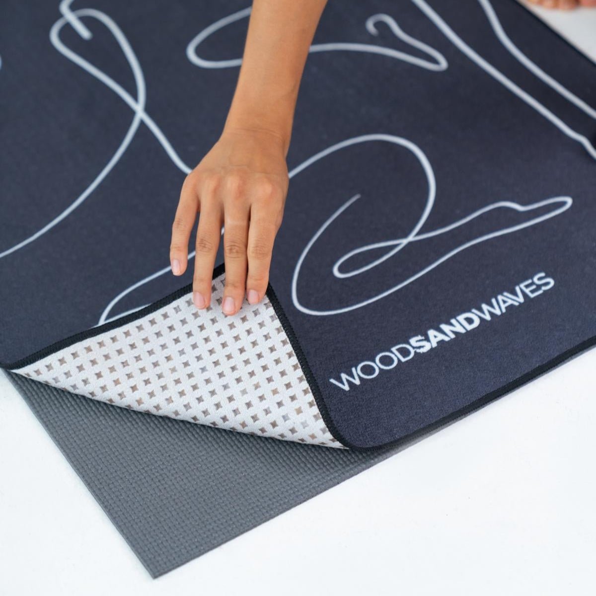 Zen Lines - Rutschfestes Yoga - Handtuch mit Silikon - Noppen - woodsandwaves.co
