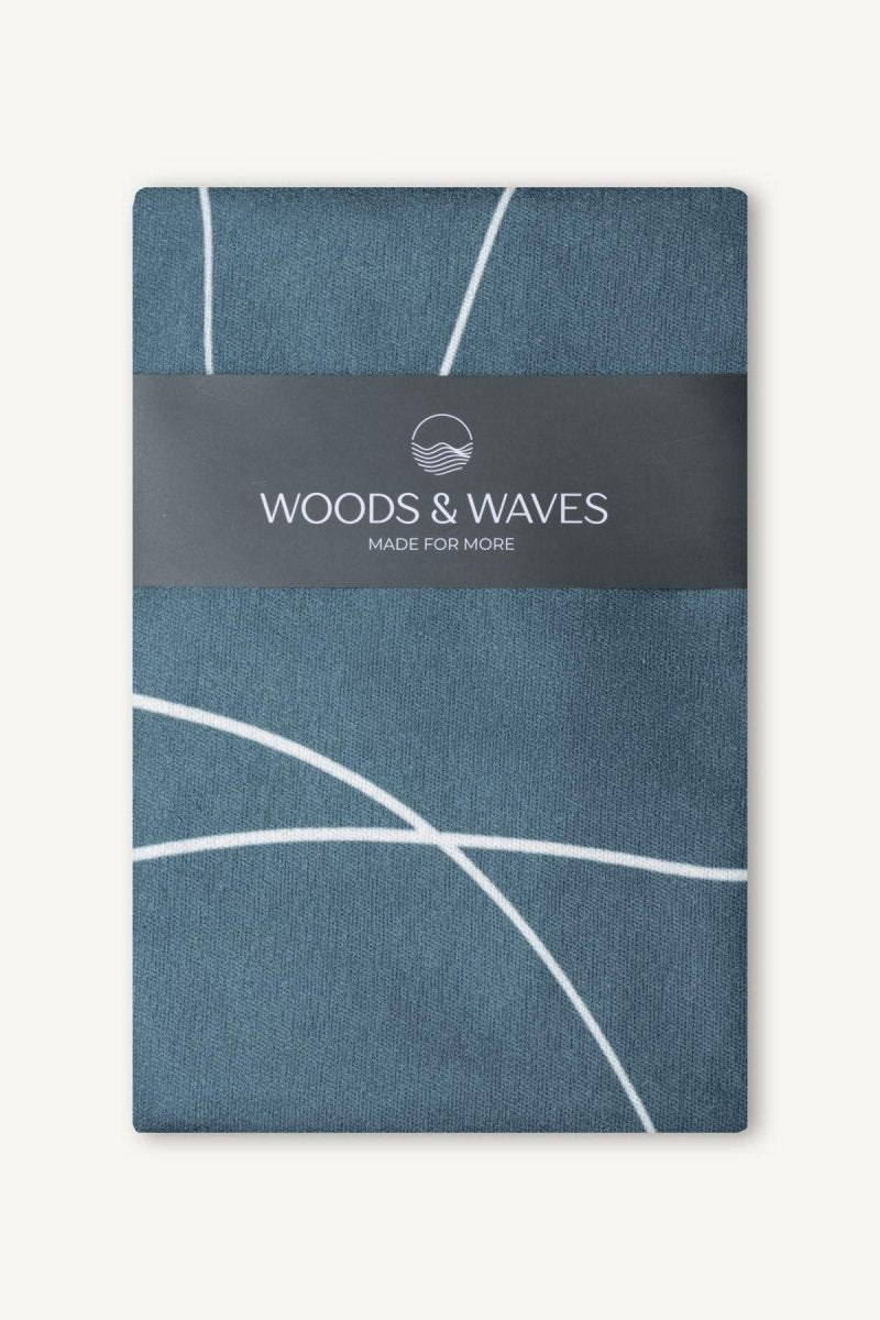 Zen Lines Teal - Rutschfestes Yoga - Handtuch mit Silikon - Noppen - woodsandwaves.co