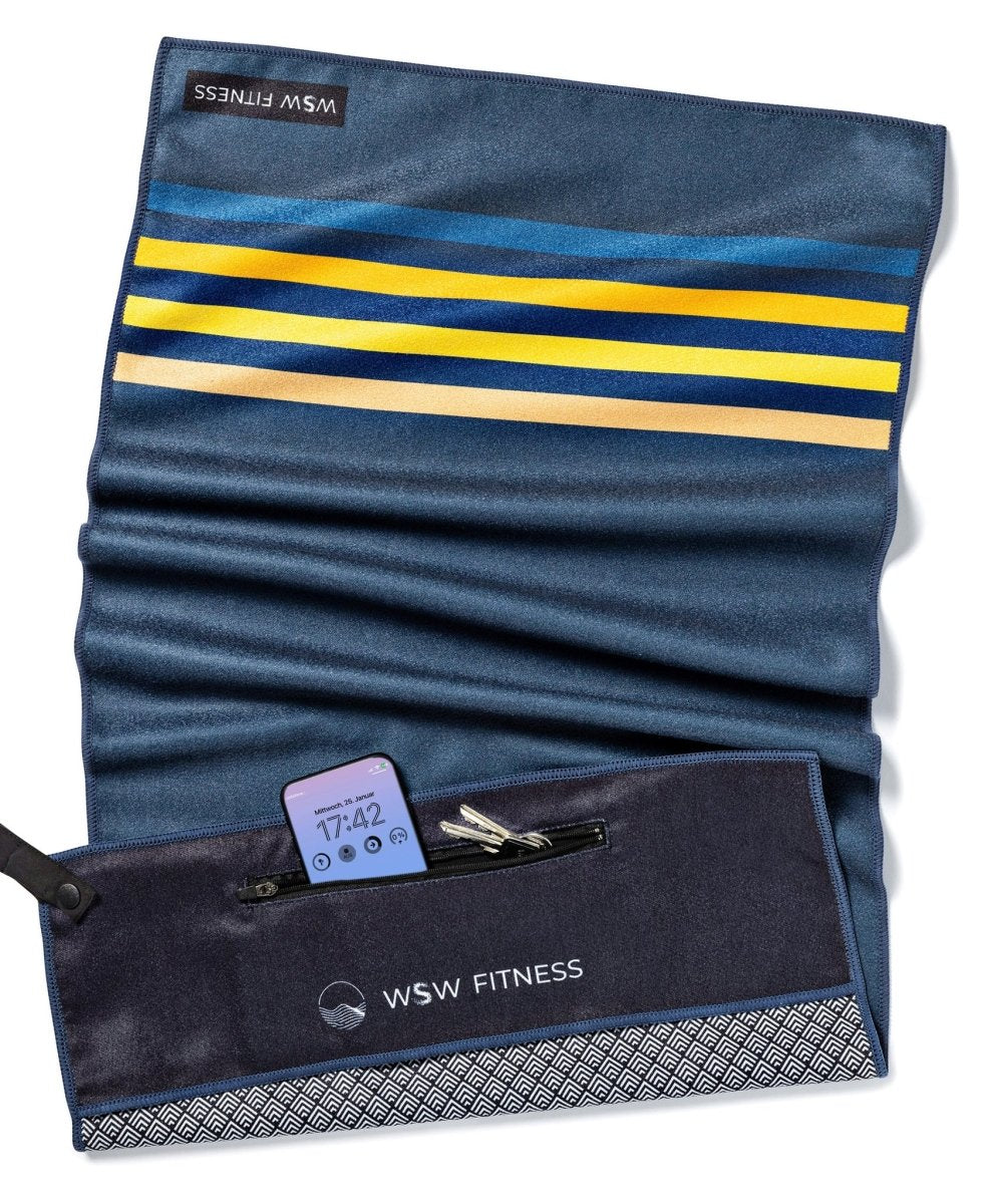 Calm Cruise - Sporthandtuch mit Magnet & Zipper - Tasche - woodsandwaves.co